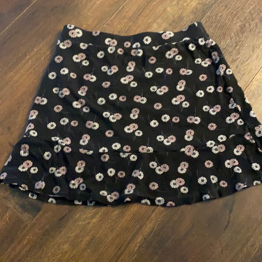 Loft daisy flippy skirt